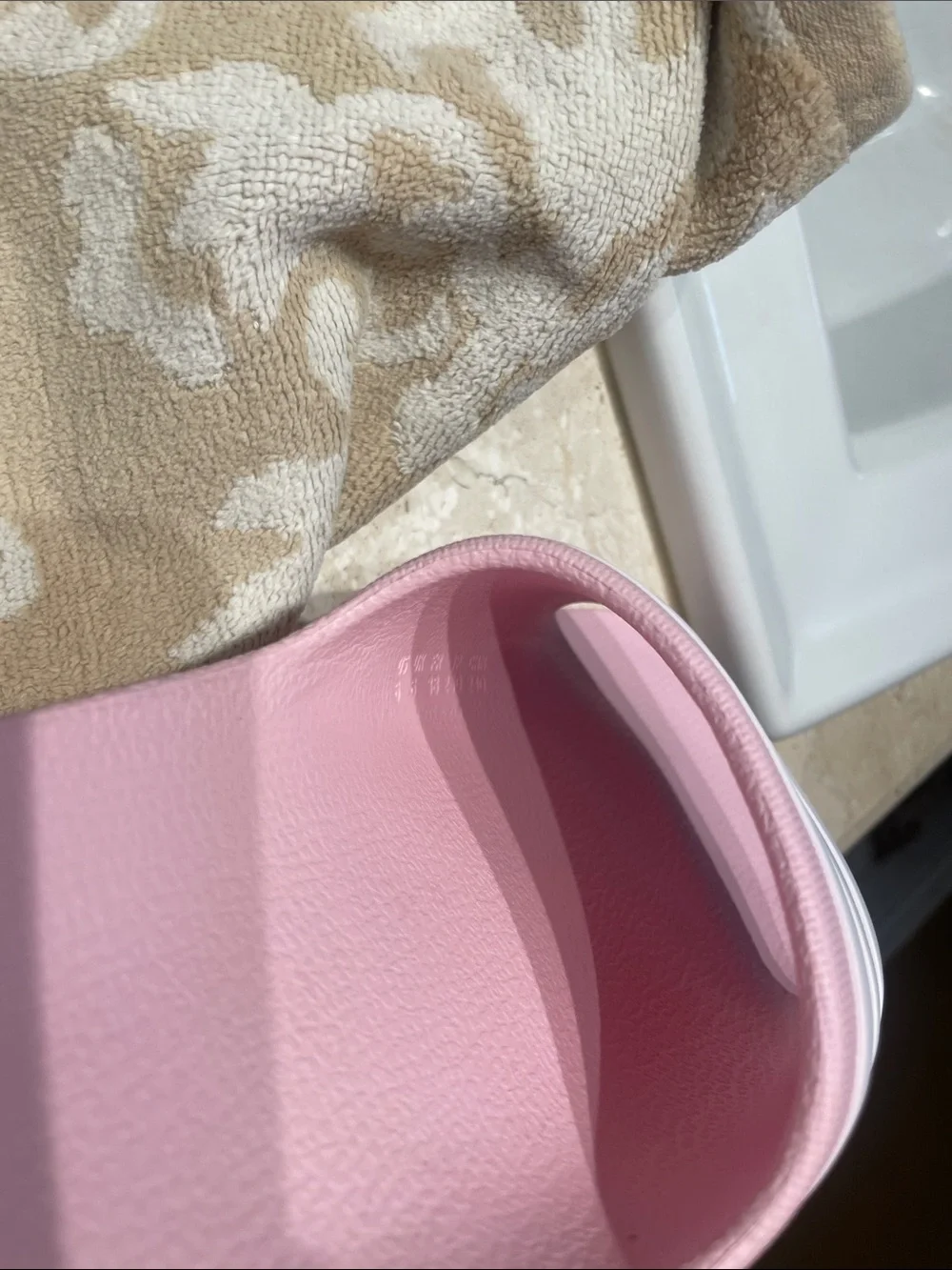 adidas Kid’s Pink Slide Sandals with White Stripes Size 6 Kids